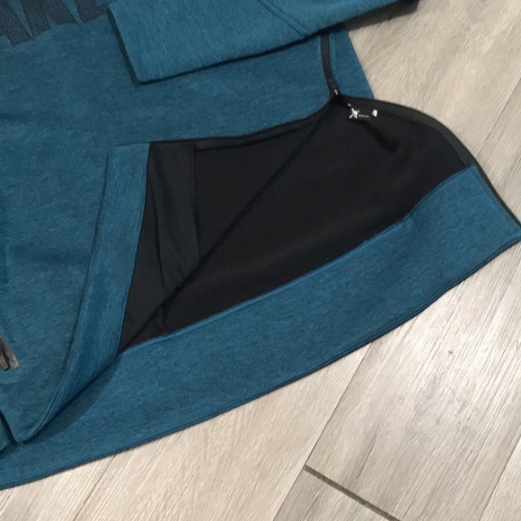 Oakley Indigo Blue Performance Regular Fit Crew Training Sweatshirt size L - Picture 8 of 11